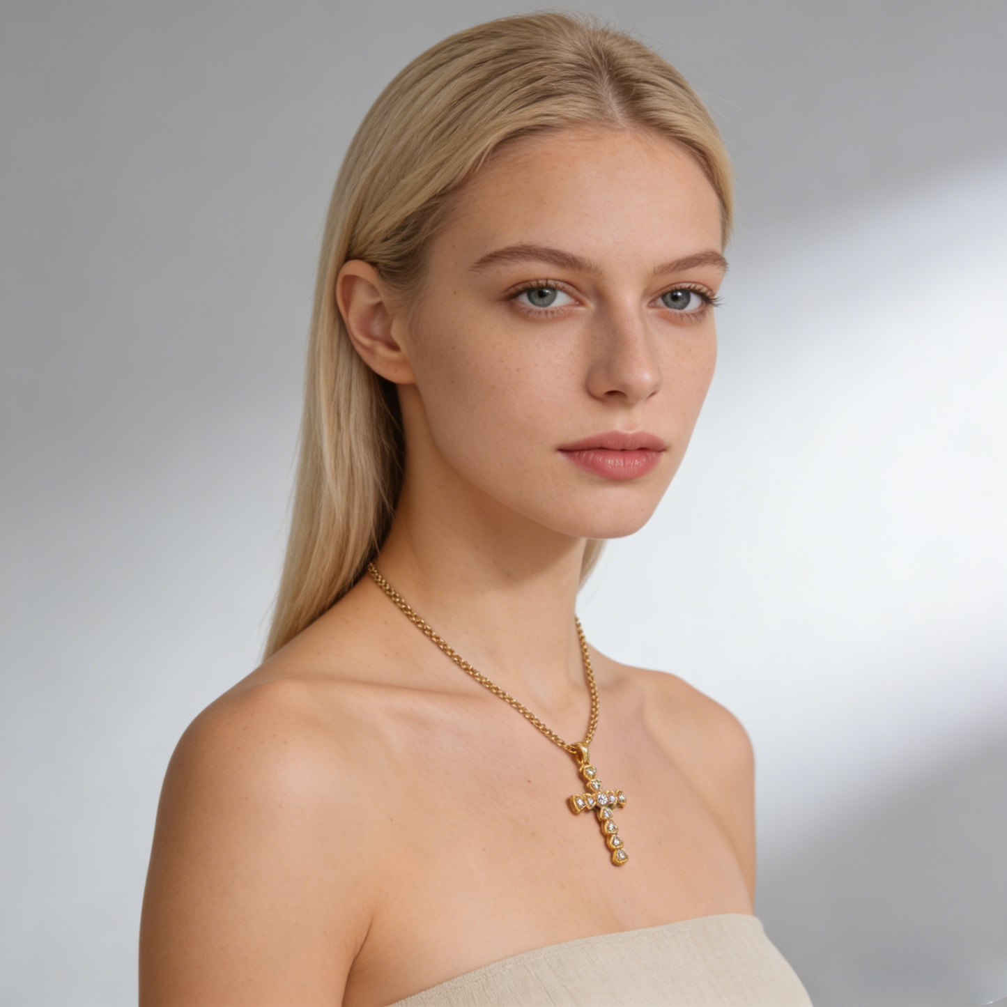 Cross pendant necklace