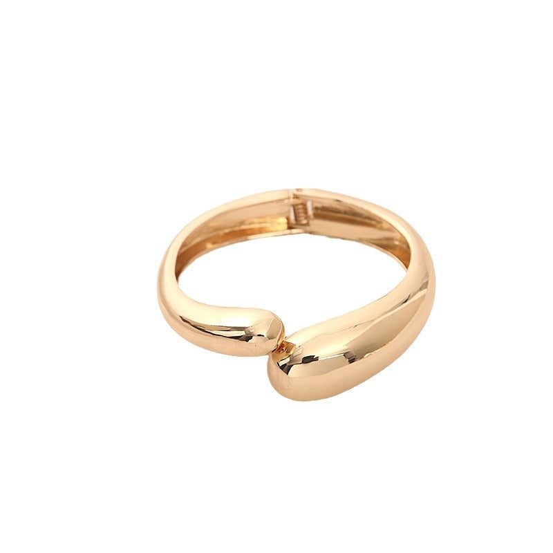 Waterdrop-shaped bracelet